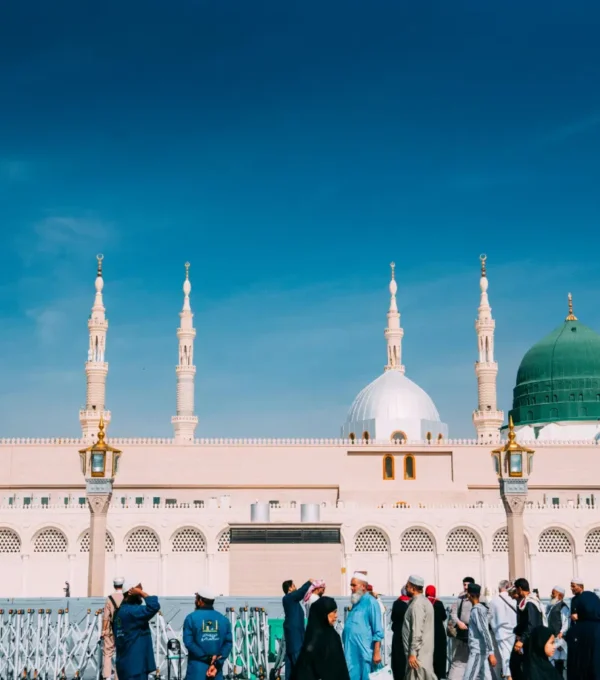When is Umrah Less Crowded? Month-by-Month Guide