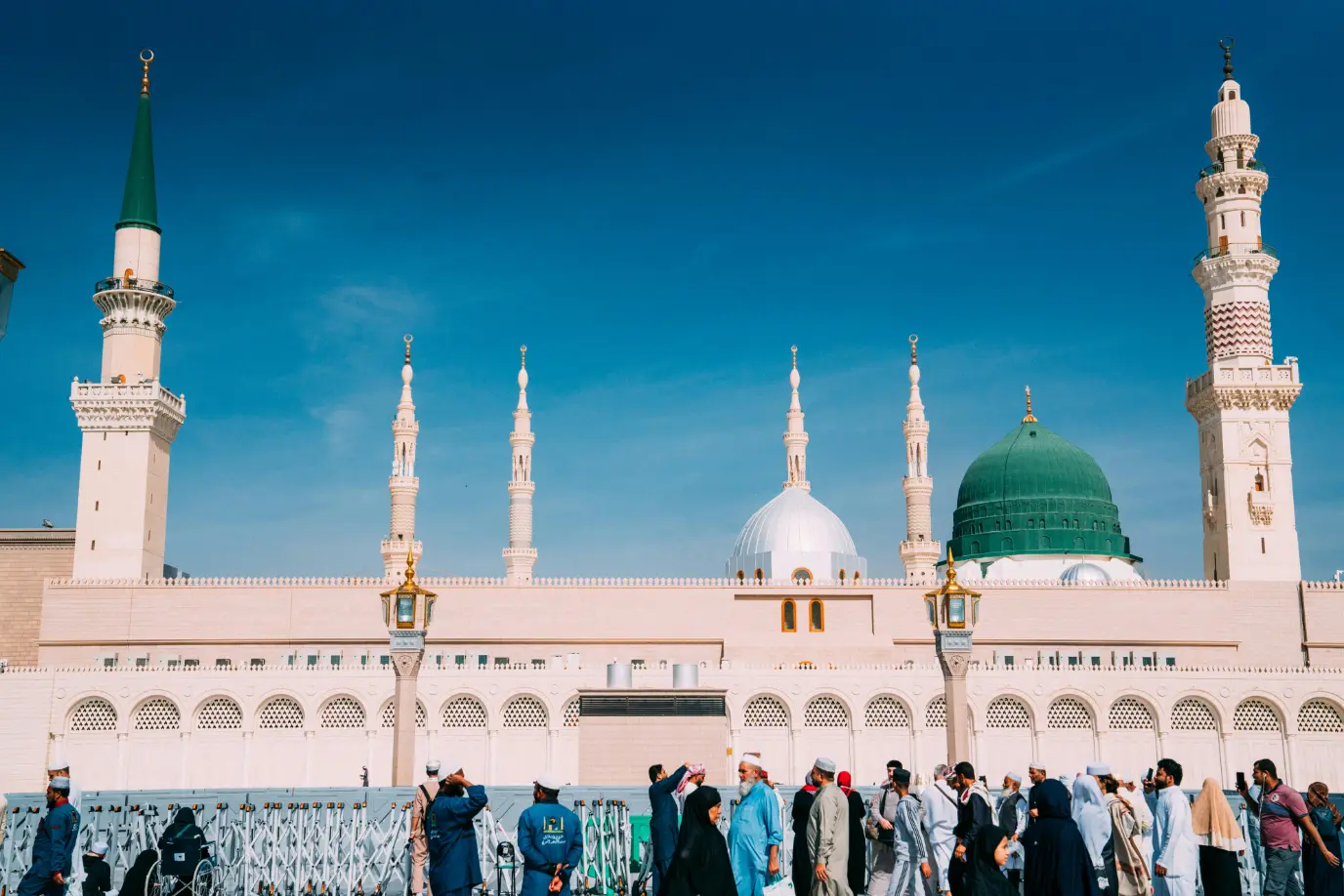 When is Umrah Less Crowded? Month-by-Month Guide