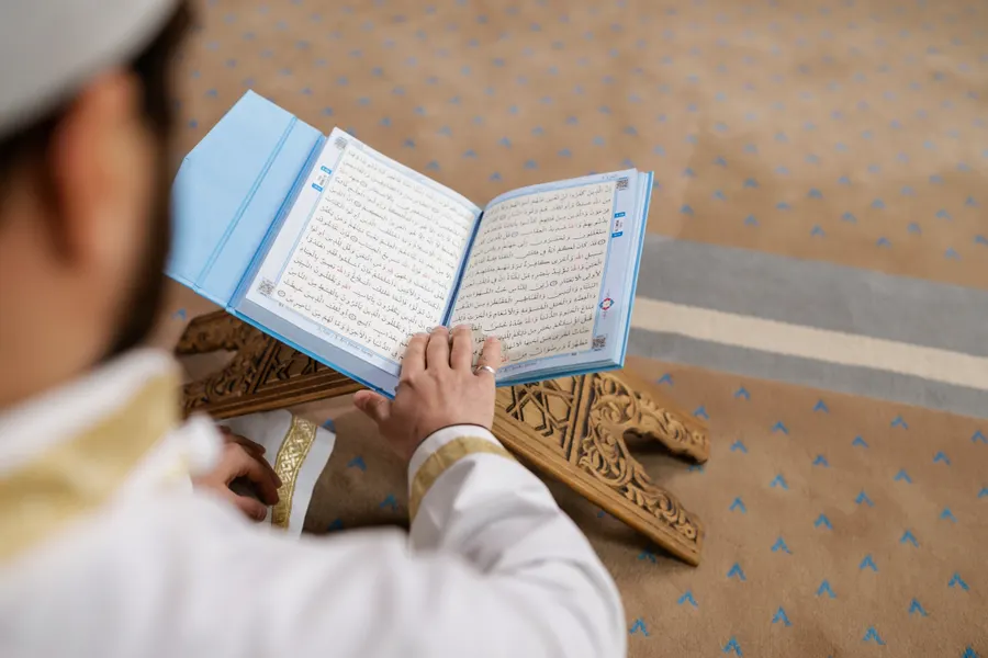 Reading the Quran on a stand to understand its meaning